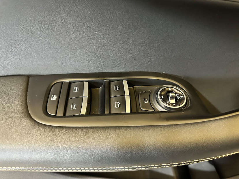 Foto do veículo CAOA CHERY TIGGO 8  1.6 TGDI 2022 63.497 KM 135.900,00