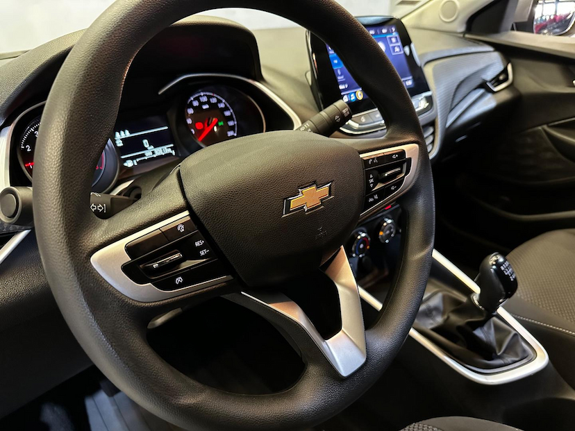 Foto do veículo CHEVROLET ONIX  1.0MT LT1 2024 30.812 KM 80.900,00