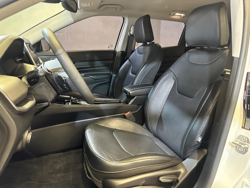 Foto do veículo JEEP COMPASS  LONG. T270 1.3 TB 4X2 FLEX AUT. 2023 34.631 KM 140.900,00