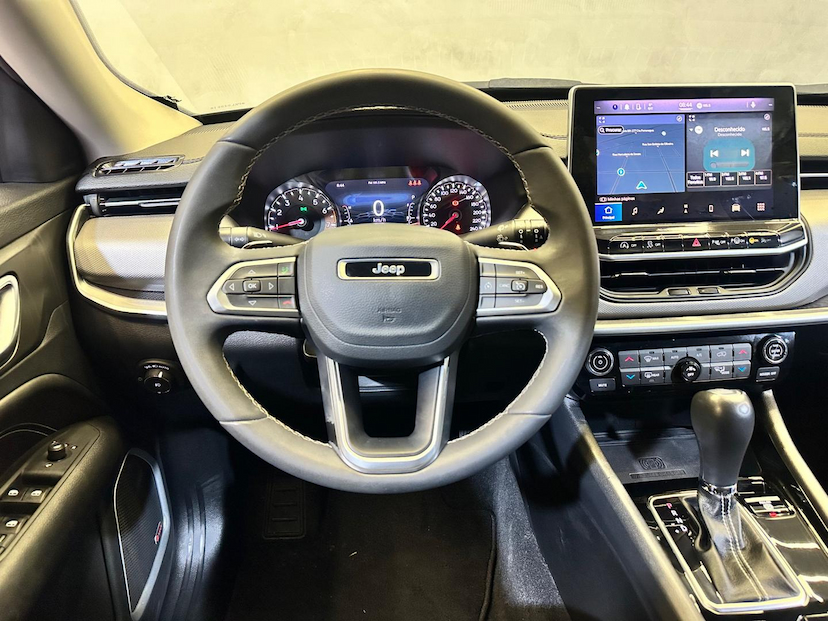 Foto do veículo JEEP COMPASS  LONG. T270 1.3 TB 4X2 FLEX AUT. 2023 34.631 KM 140.900,00