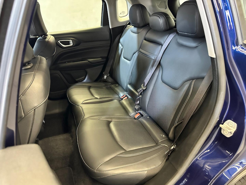 Foto do veículo JEEP COMPASS  LONG. T270 1.3 TB 4X2 FLEX AUT. 2023 49.250 KM 134.900,00