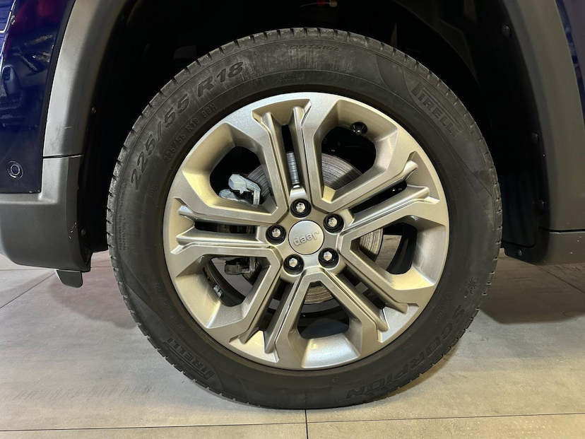 Foto do veículo JEEP COMPASS  LONG. T270 1.3 TB 4X2 FLEX AUT. 2023 49.250 KM 134.900,00