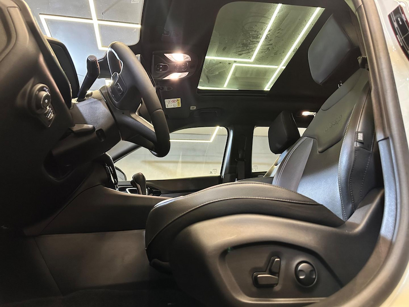 Foto do veículo JEEP COMPASS  SERIE S T270 TURBO FLEX AUT. 2024 17.400 KM 184.900,00