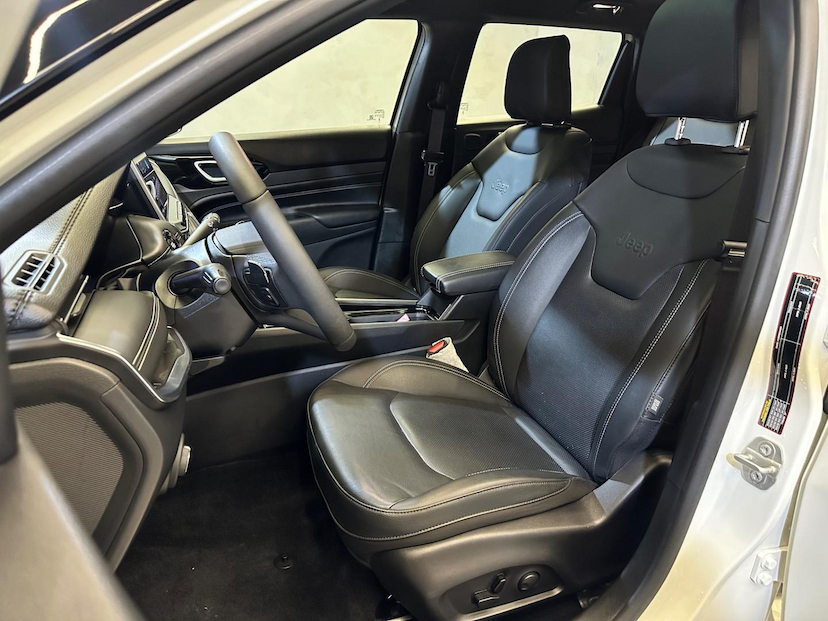 Foto do veículo JEEP COMPASS  SERIE S T270 TURBO FLEX AUT. 2024 17.400 KM 184.900,00