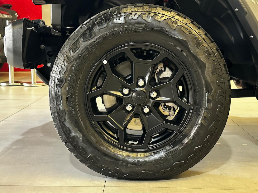 Foto do veículo JEEP GLADIATOR  RUBICON 2023 13.350 KM 349.900,00