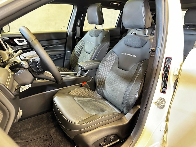 Foto do veículo JEEP COMPASS  BLACKHAWK 2025 126 KM 232.900,00