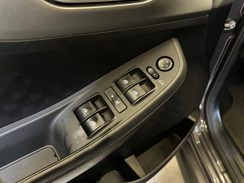 Foto do veículo FIAT FASTBACK  AUDACE TURBO 200 FLEX AT 4P 2024 14.683 KM 116.900,00