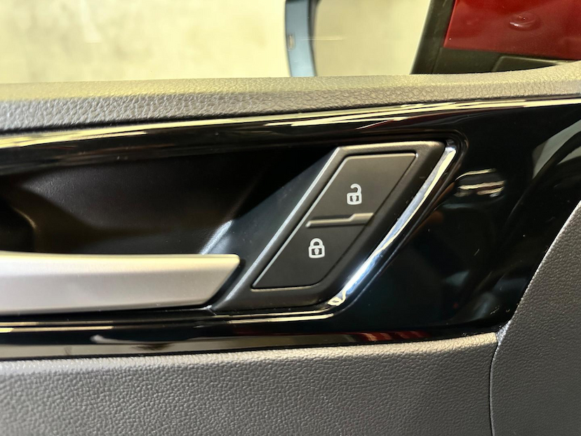 Foto do veículo VOLKSWAGEN NIVUS  HIGHLINE 1.0 200 TSI FLEX AUT. 2022 53.540 KM 114.900,00
