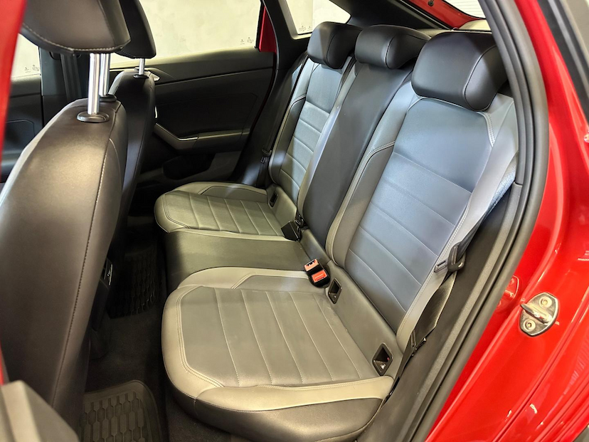 Foto do veículo VOLKSWAGEN NIVUS  HIGHLINE 1.0 200 TSI FLEX AUT. 2022 53.540 KM 114.900,00