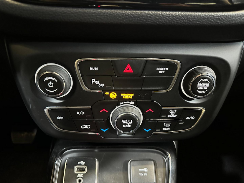 Foto do veículo JEEP COMPASS  2.0 16V FLEX NIGHT EAGLE 4X2 2018 108.000 KM 91.900,00