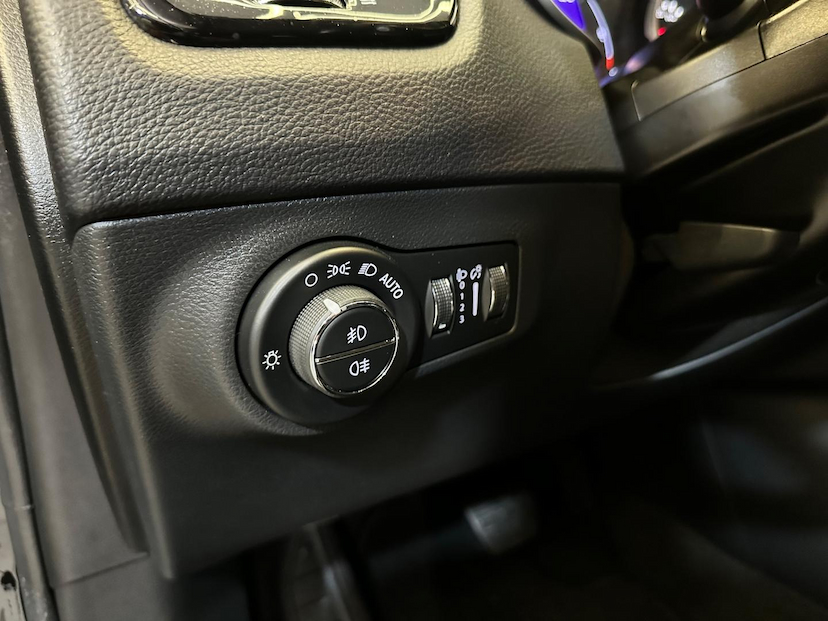 Foto do veículo JEEP COMPASS  2.0 16V FLEX NIGHT EAGLE 4X2 2018 108.000 KM 91.900,00