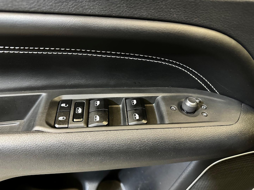 Foto do veículo JEEP COMPASS  LONG. T270 1.3 TB 4X2 FLEX AUT. 2023 22.775 KM 140.900,00