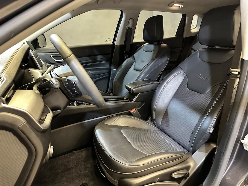 Foto do veículo JEEP COMPASS  LONG. T270 1.3 TB 4X2 FLEX AUT. 2023 22.775 KM 140.900,00