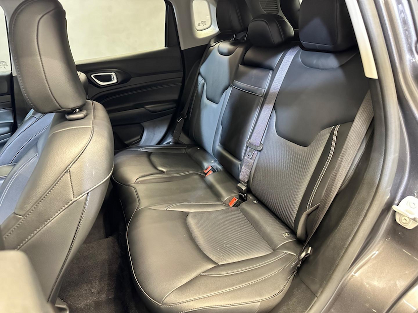 Foto do veículo JEEP COMPASS  LONG. T270 1.3 TB 4X2 FLEX AUT. 2023 22.775 KM 140.900,00
