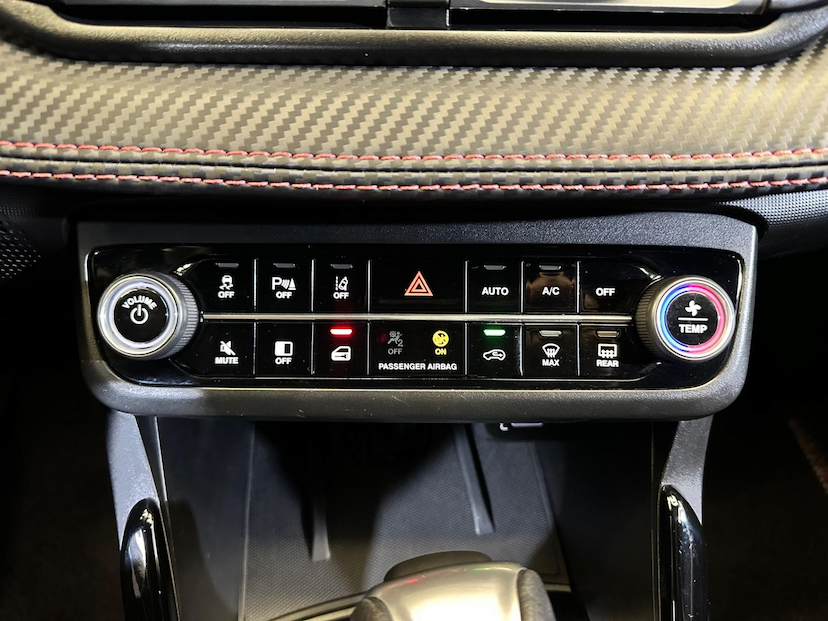 Foto do veículo FIAT FASTBACK  ABARTH 270 2025 8.116 KM 149.900,00