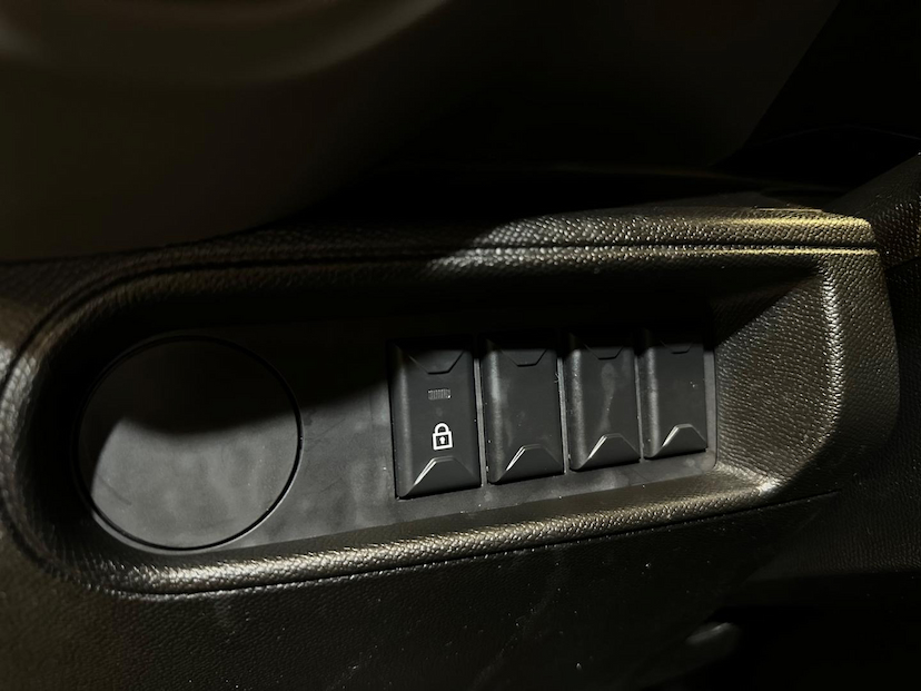 Foto do veículo CITROËN C3  LIVE PACK 1.0 MT 2023 10.089 KM 64.900,00