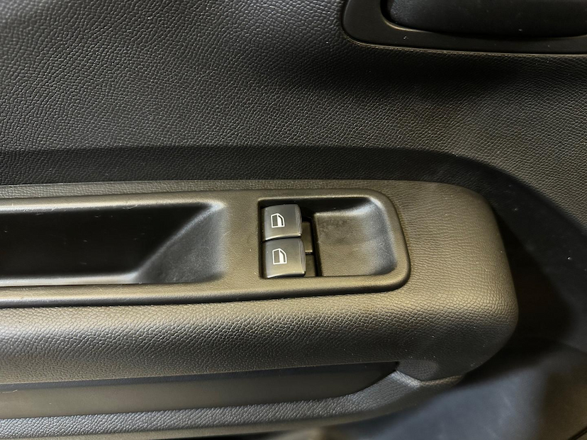 Foto do veículo CITROËN C3  LIVE PACK 1.0 MT 2023 10.089 KM 64.900,00