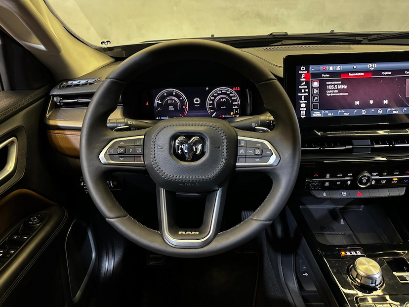 Foto do veículo RAM RAMPAGE  LARAMIE 2.0 TURBODIESEL 2024 13.506 KM 214.900,00