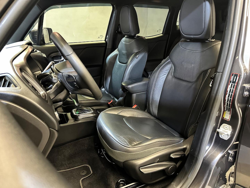 Foto do veículo JEEP RENEGADE  S T270 FLEX 4X4 2022 28.990 KM 126.900,00