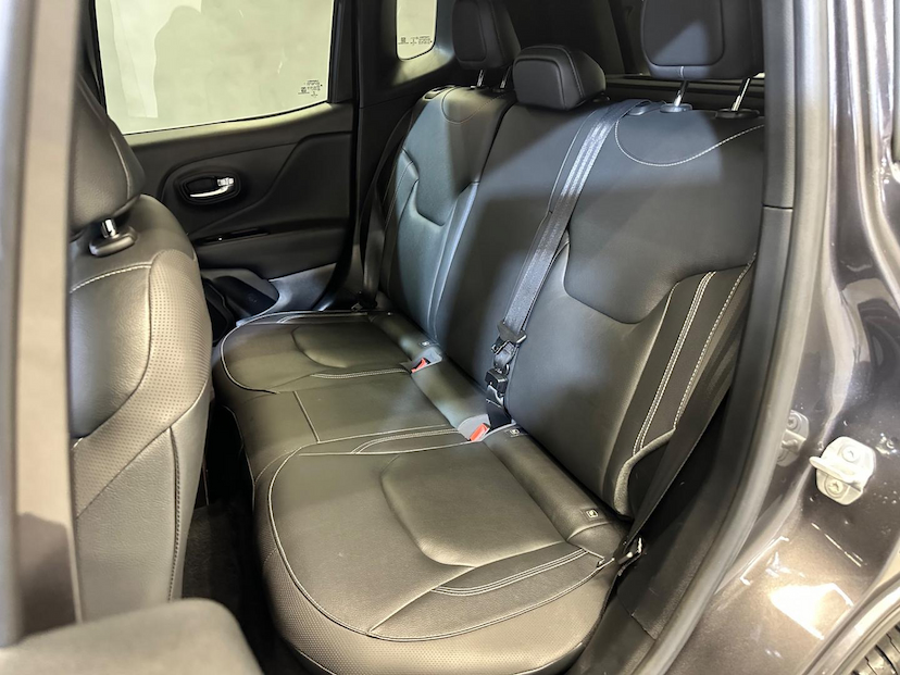 Foto do veículo JEEP RENEGADE  S T270 FLEX 4X4 2022 28.990 KM 126.900,00