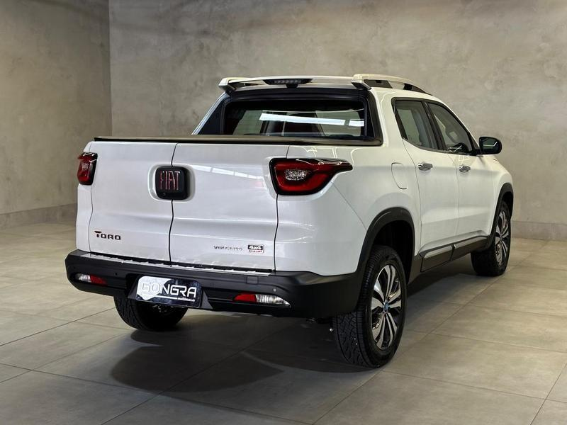 Foto do veículo FIAT TORO  VOLC AT9 4X4 2025 142 KM 174.900,00