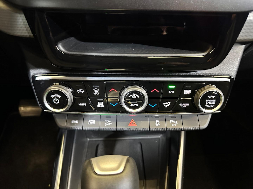 Foto do veículo FIAT TORO  VOLC AT9 4X4 2024 18.877 KM 164.900,00