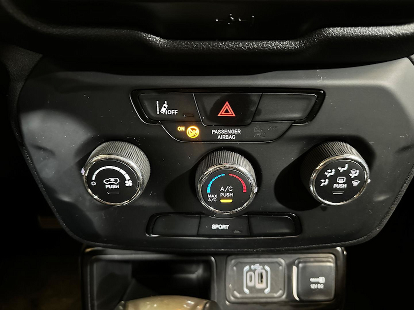 Foto do veículo JEEP RENEGADE  SPORT T270 1.3 TB 4X2 FLEX AUT. 2023 60.883 KM 102.900,00