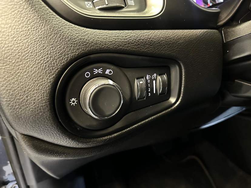 Foto do veículo JEEP RENEGADE  SPORT T270 1.3 TB 4X2 FLEX AUT. 2023 60.883 KM 102.900,00