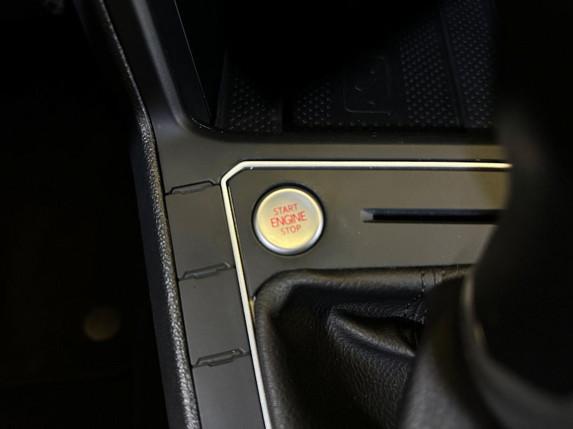 Foto do veículo VOLKSWAGEN NIVUS  HIGHLINE 1.0 200 TSI FLEX AUT. 2023 33.829 KM 119.900,00