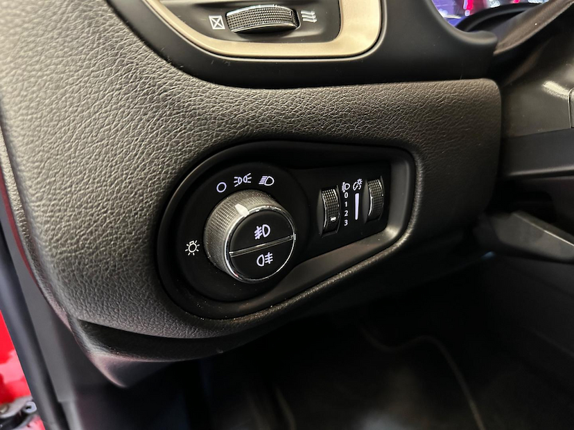 Foto do veículo JEEP RENEGADE  LGT T AT 2017 72.254 KM 74.900,00