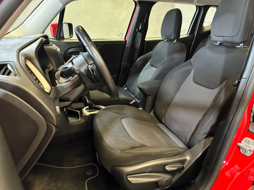 Foto do veículo JEEP RENEGADE  LGT T AT 2017 72.254 KM 74.900,00