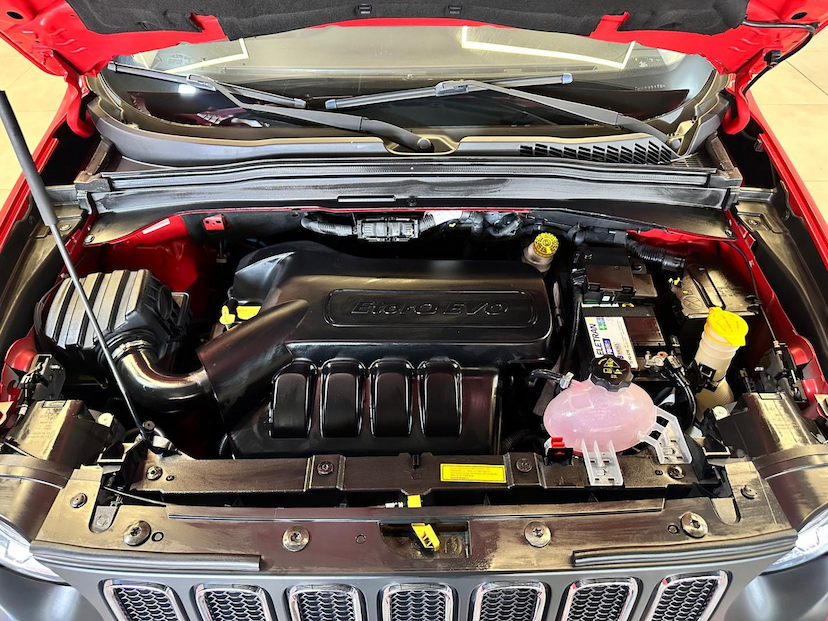 Foto do veículo JEEP RENEGADE  LGT T AT 2017 72.254 KM 74.900,00