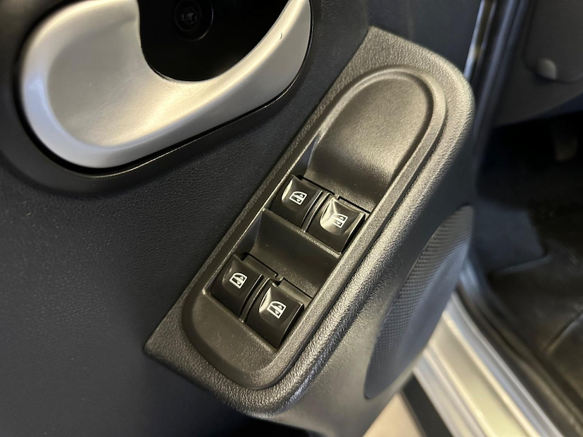 Foto do veículo RENAULT OROCH  16 4X2 2019 117.200 KM 72.900,00