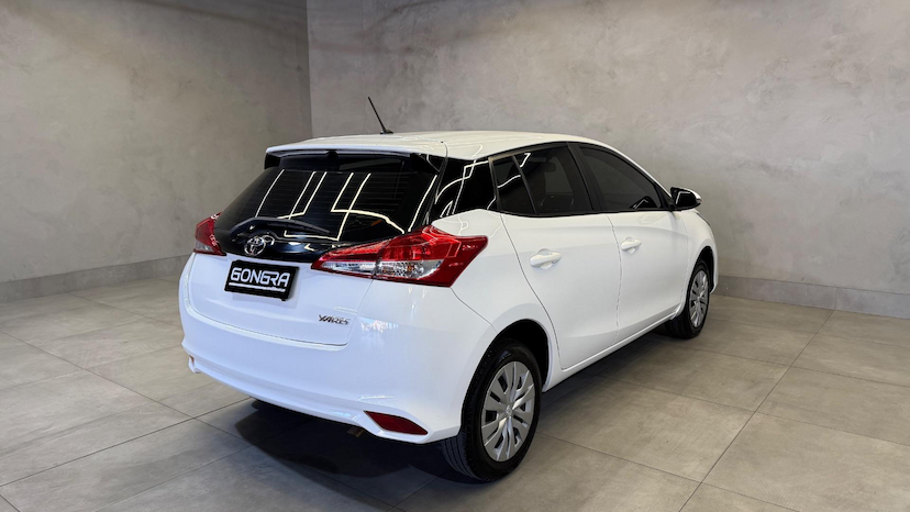 Foto do veículo TOYOTA YARIS  HA XL15 2023 48.713 KM 89.900,00