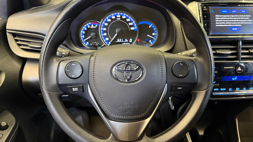 Foto do veículo TOYOTA YARIS  HA XL15 2023 48.713 KM 89.900,00