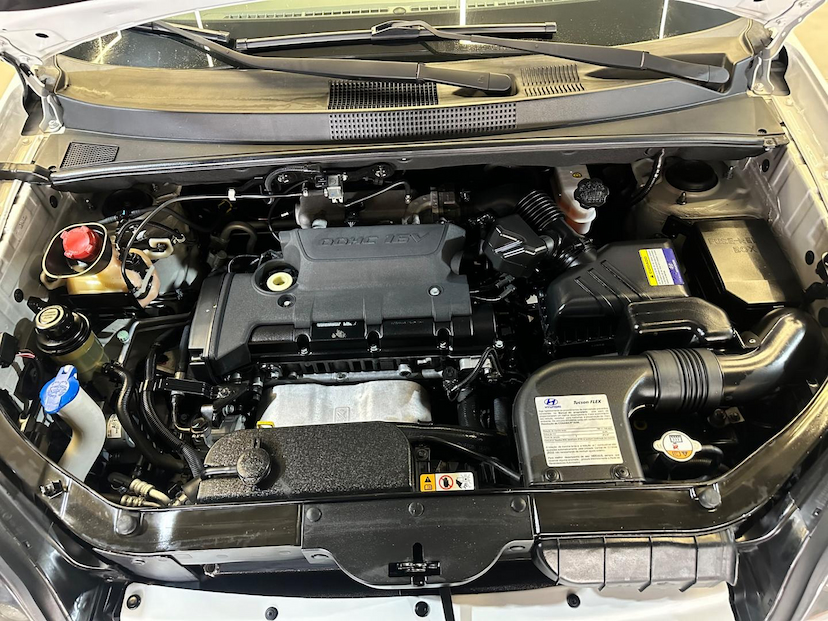 Foto do veículo HYUNDAI TUCSON  GLSB 2.0 2016 109.505 KM 64.900,00