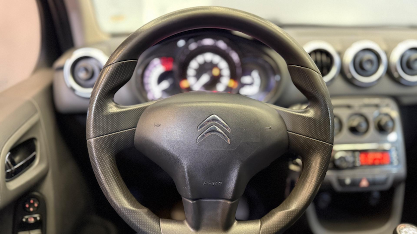 Foto do veículo CITROËN C3  90M TENDANCE 2015 122.174 KM 42.900,00