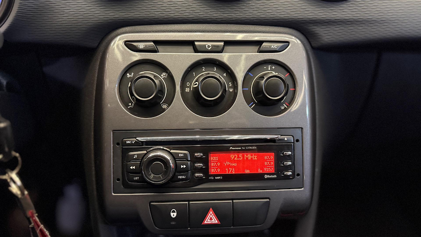 Foto do veículo CITROËN C3  90M TENDANCE 2015 122.174 KM 42.900,00