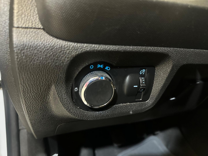 Foto do veículo CHEVROLET ONIX  1.4 MT LT 2016 68.731 KM 56.900,00