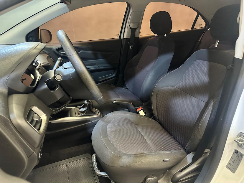 Foto do veículo CHEVROLET ONIX  1.4 MT LT 2016 68.731 KM 56.900,00