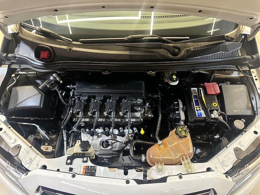 Foto do veículo CHEVROLET ONIX  1.4 MT LT 2016 68.731 KM 56.900,00