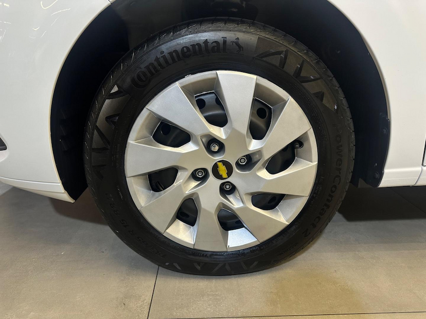 Foto do veículo CHEVROLET ONIX  1.4 MT LT 2016 68.731 KM 56.900,00
