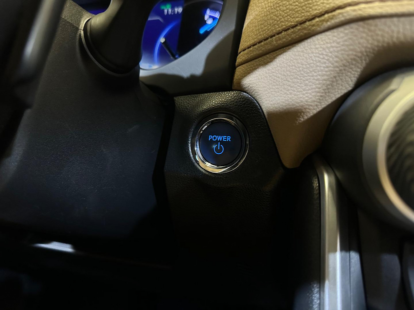 Foto do veículo TOYOTA RAV4 H 25L SX4WD 2019 71.769 KM 166.900,00