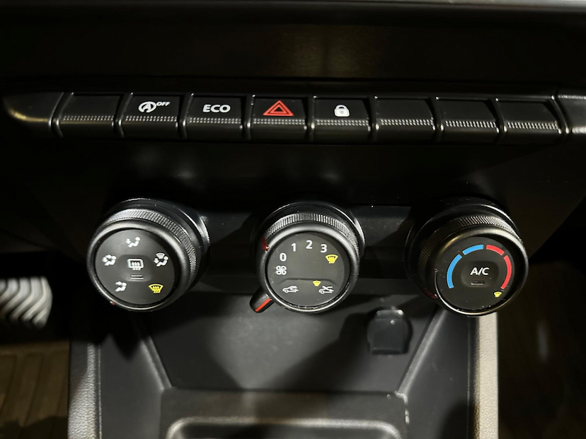 Foto do veículo RENAULT DUSTER  ZEN 1.6 CVT 2022 45.450 KM 84.900,00