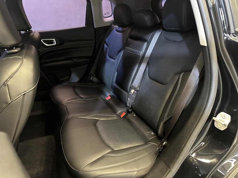 Foto do veículo JEEP COMPASS  LONG TF 2023 30.352 KM 138.900,00