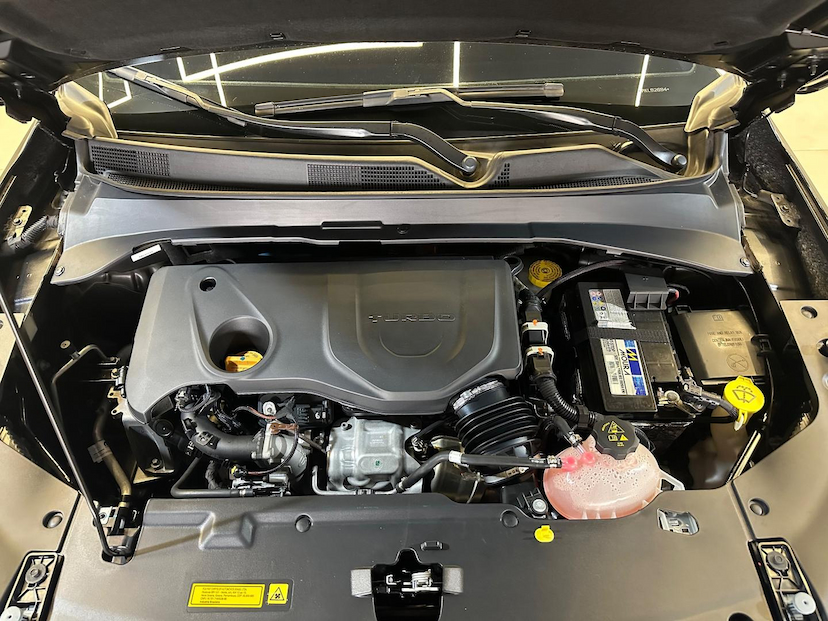 Foto do veículo JEEP COMPASS  LONG TF 2023 30.352 KM 138.900,00