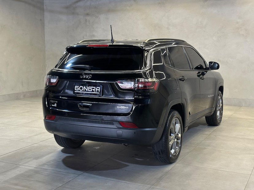 Foto do veículo JEEP COMPASS  LONG TF 2023 30.352 KM 138.900,00