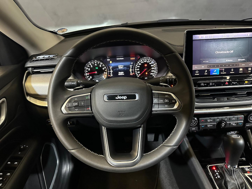 Foto do veículo JEEP COMPASS  LONG TF 2023 30.352 KM 138.900,00