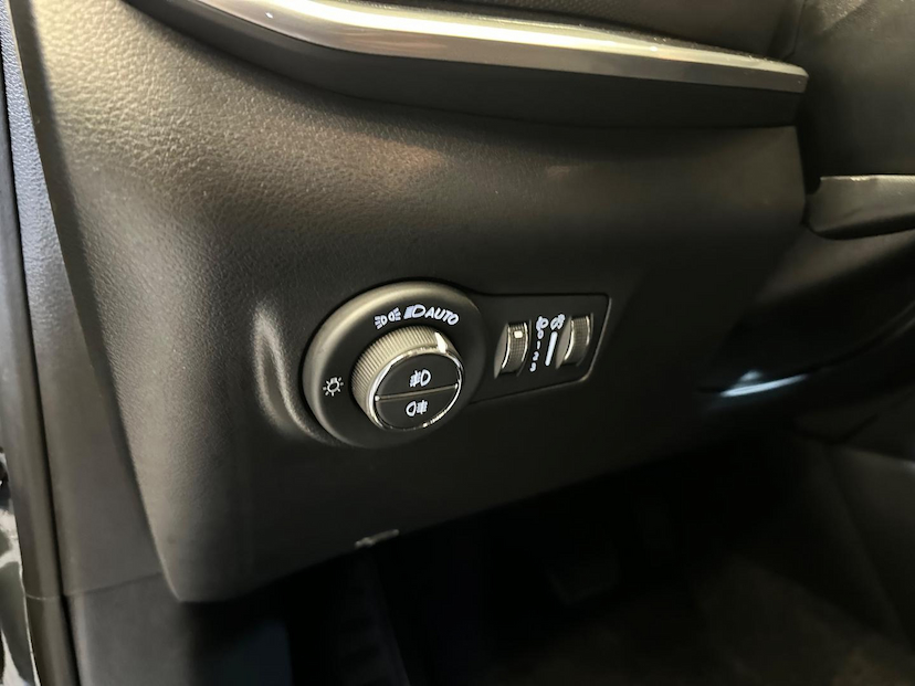 Foto do veículo JEEP COMPASS  LONG TF 2022 35.338 KM 124.900,00