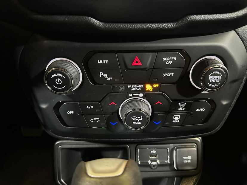 Foto do veículo JEEP RENEGADE  LONGITUDE 1.8 FLEX AUTOMATICO 2020 61.620 KM 83.900,00